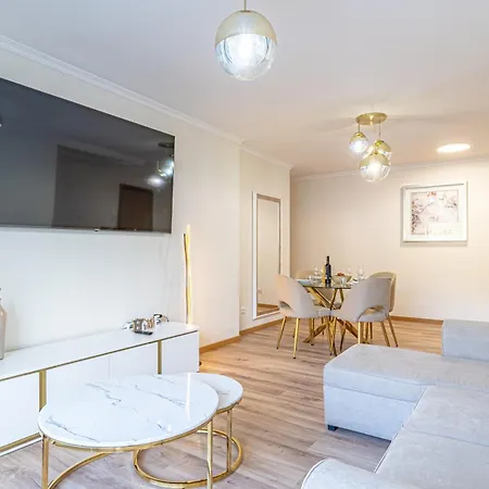 Sunflower Apartment *