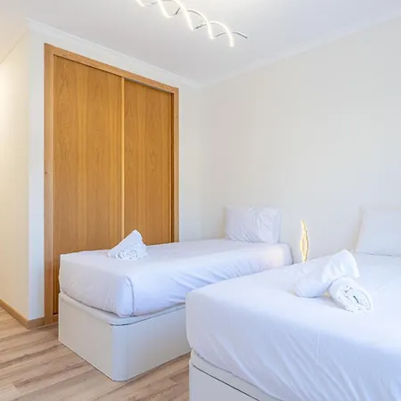 Sunflower Apartment *
